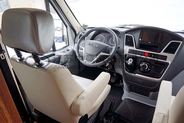 中意SZY5045XLJN5雙拓展依維柯C型房車