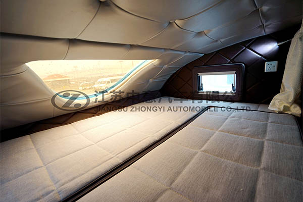 中意SZY5060XLJN依維柯三擴(kuò)展房車