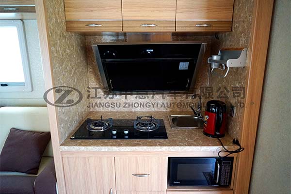 宿營(yíng)車(chē)