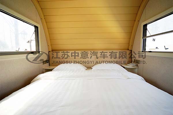 宿營(yíng)車(chē)