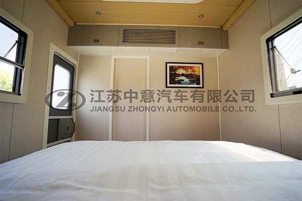 宿營(yíng)車(chē)