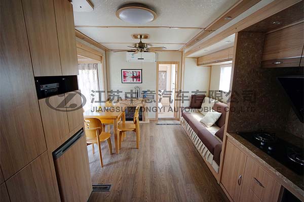 宿營(yíng)車(chē)