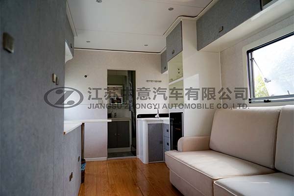 宿營(yíng)車(chē)