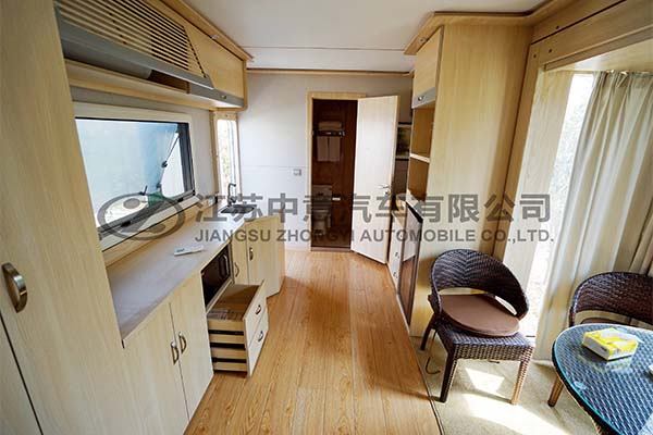 宿營(yíng)車(chē)