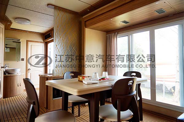 宿營(yíng)車(chē)