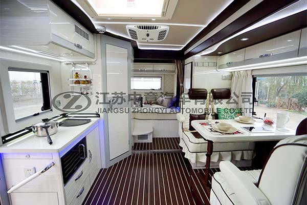 中意SZY5045XLJN2歐勝雙拓展自動擋依維柯C型房車