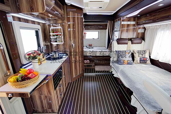 中意SZY5045XLJN2歐勝雙拓展自動擋依維柯C型房車