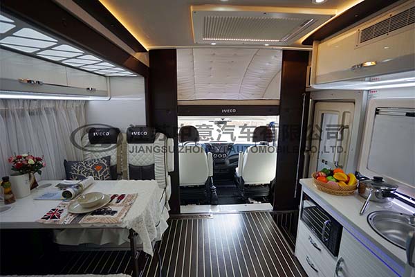 中意SZY5045XLJ進(jìn)口自動擋雙拓展依維柯C型房車