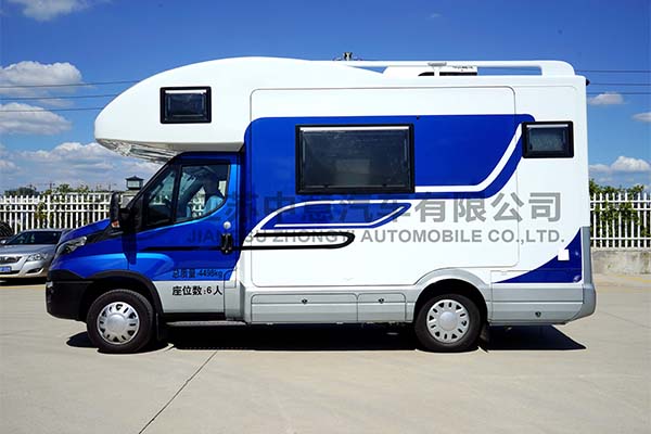 中意SZY5045XLJ進(jìn)口自動擋雙拓展依維柯C型房車