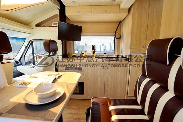 中意SZY5043XLJN5依維柯C型房車