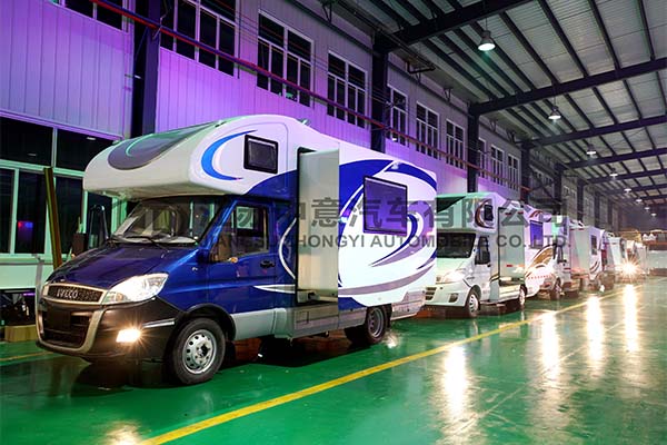 雙拓展房車(chē)