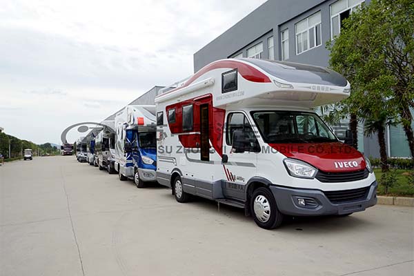 雙拓展房車(chē)