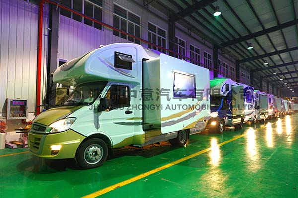 雙拓展房車(chē)