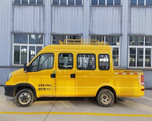 依維柯13座工程車