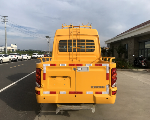 依維柯歐勝9座工程車