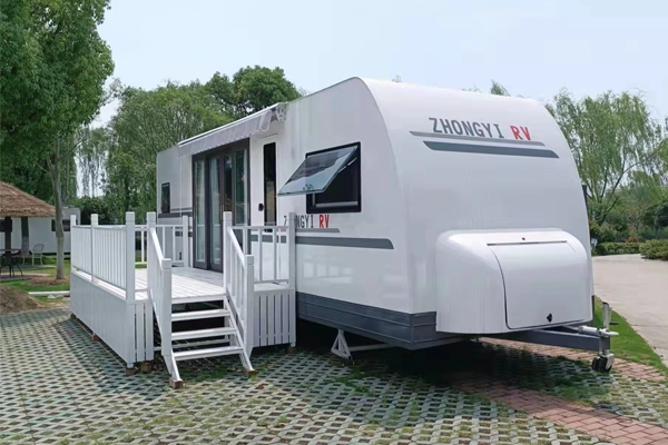 露營(yíng)車(chē)