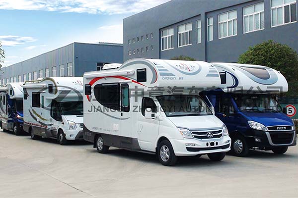 依維柯C型房車(chē)發(fā)車(chē)現(xiàn)場(chǎng)