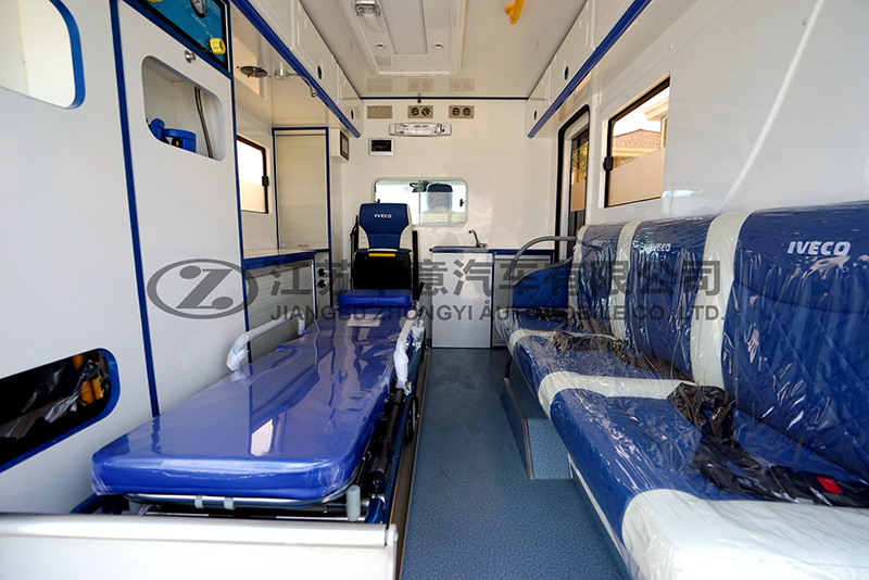 依維柯救護(hù)車