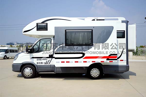 中意SZY5045XLJN2歐勝雙拓展自動擋依維柯C型房車