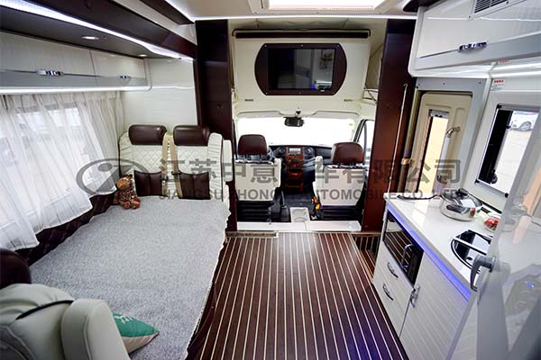 中意SZY5045XLJN2歐勝雙拓展自動擋依維柯C型房車