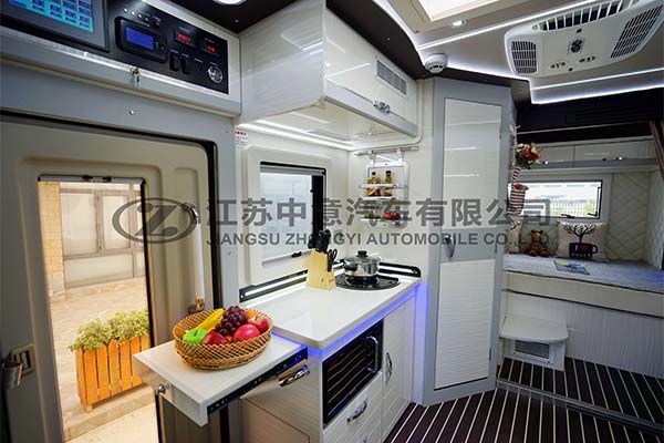 中意SZY5045XLJN2歐勝雙拓展自動擋依維柯C型房車