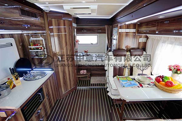 中意SZY5045XLJN2歐勝雙拓展自動(dòng)擋依維柯C型房車(chē)