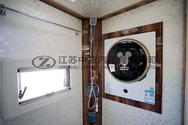 中意SZY5045XLJN2歐勝雙拓展自動(dòng)擋依維柯C型房車(chē)
