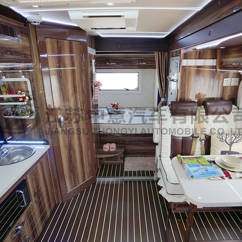依維柯進(jìn)口四驅(qū)B型還是C型房車好