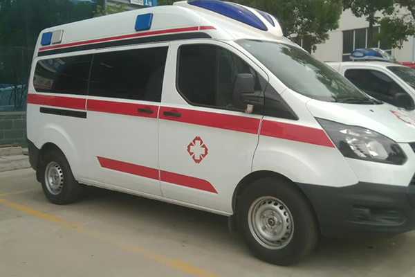 依維柯救護(hù)車