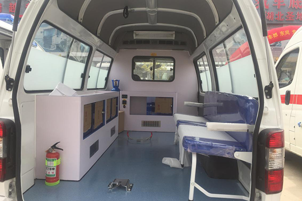 依維柯救護車
